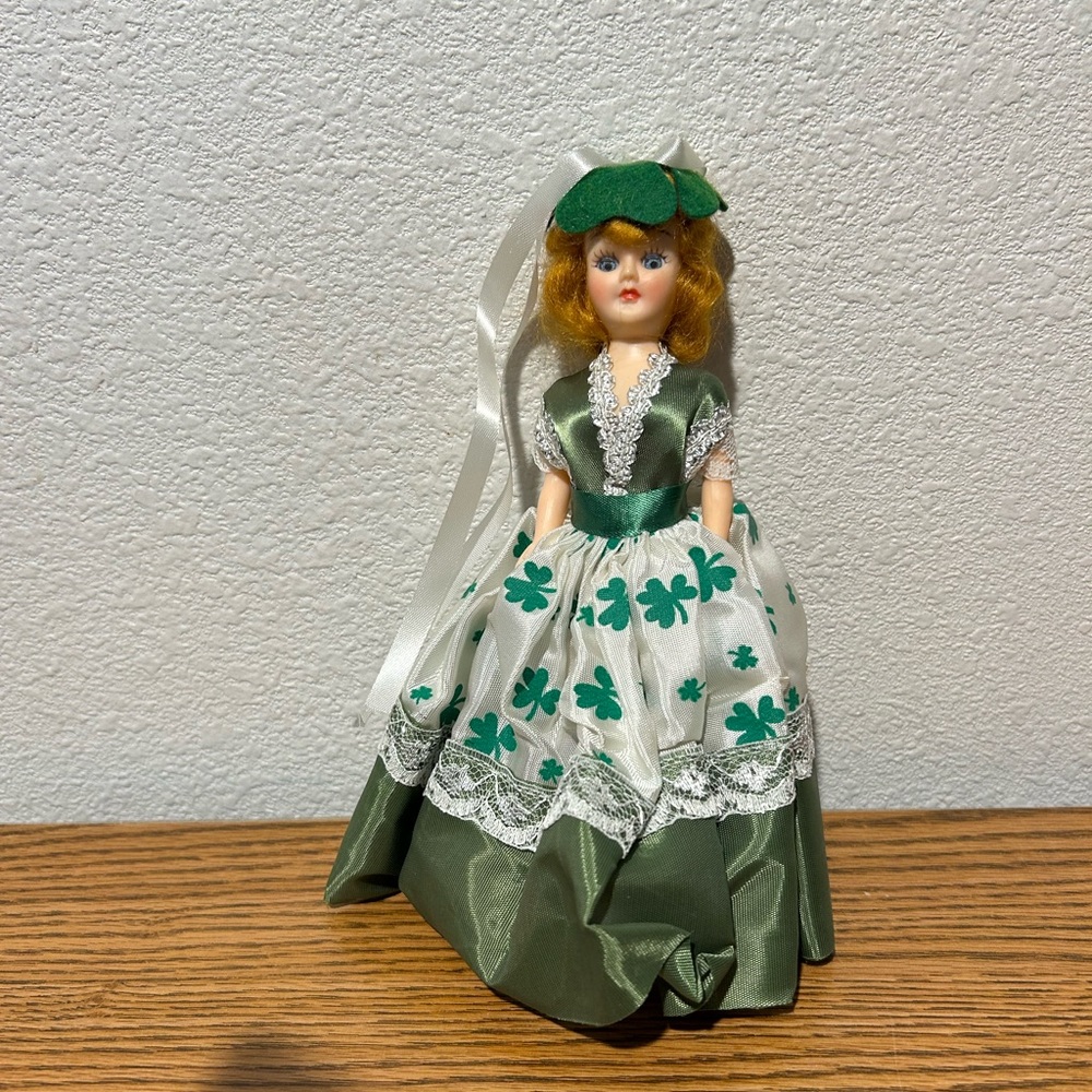 Five Vintage Arco Dolls in Colorful Dresses From Different Countries “1970” - Picture 7 of 14